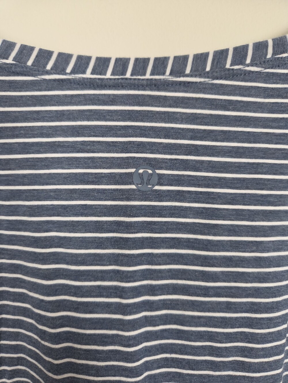 Lululemon Emerald Long Sleeve Size 8 Striped Blue White Yoga Commute Athleisure - Picture 5 of 6